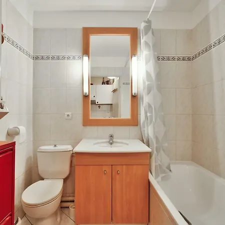 Cosy Studio In The East Of דירה